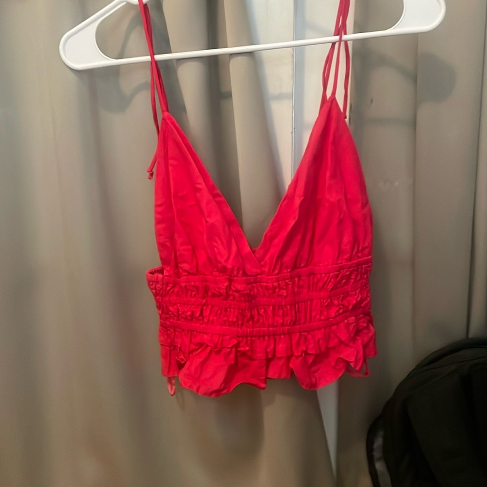 pink tank top